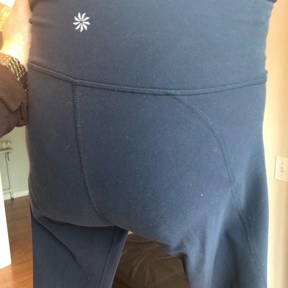 Athleta Powervita navy crops - Picture 6 of 8